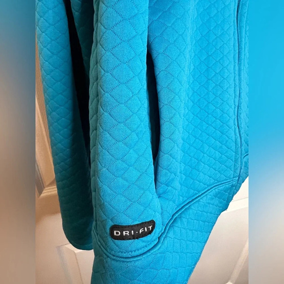 Nike Dri Fit Women’s Zip Up Quilted Hooded Jacket Bright Blue Size Medium GUC - Picture 4 of 8